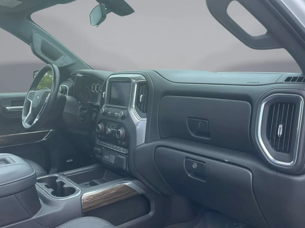 Used 2021 Iridescent Pearl Tricoat Chevrolet LT Trail Boss image 23