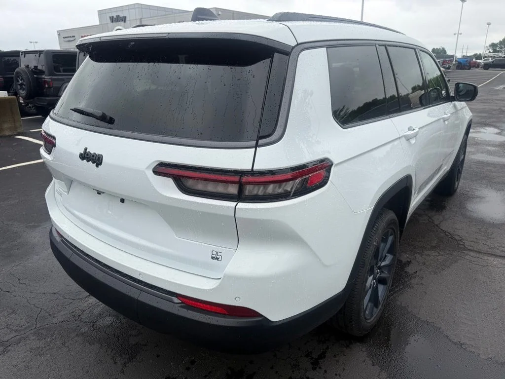 New 2026 Bright White Clear-Coat Exterior Paint Jeep  image 3