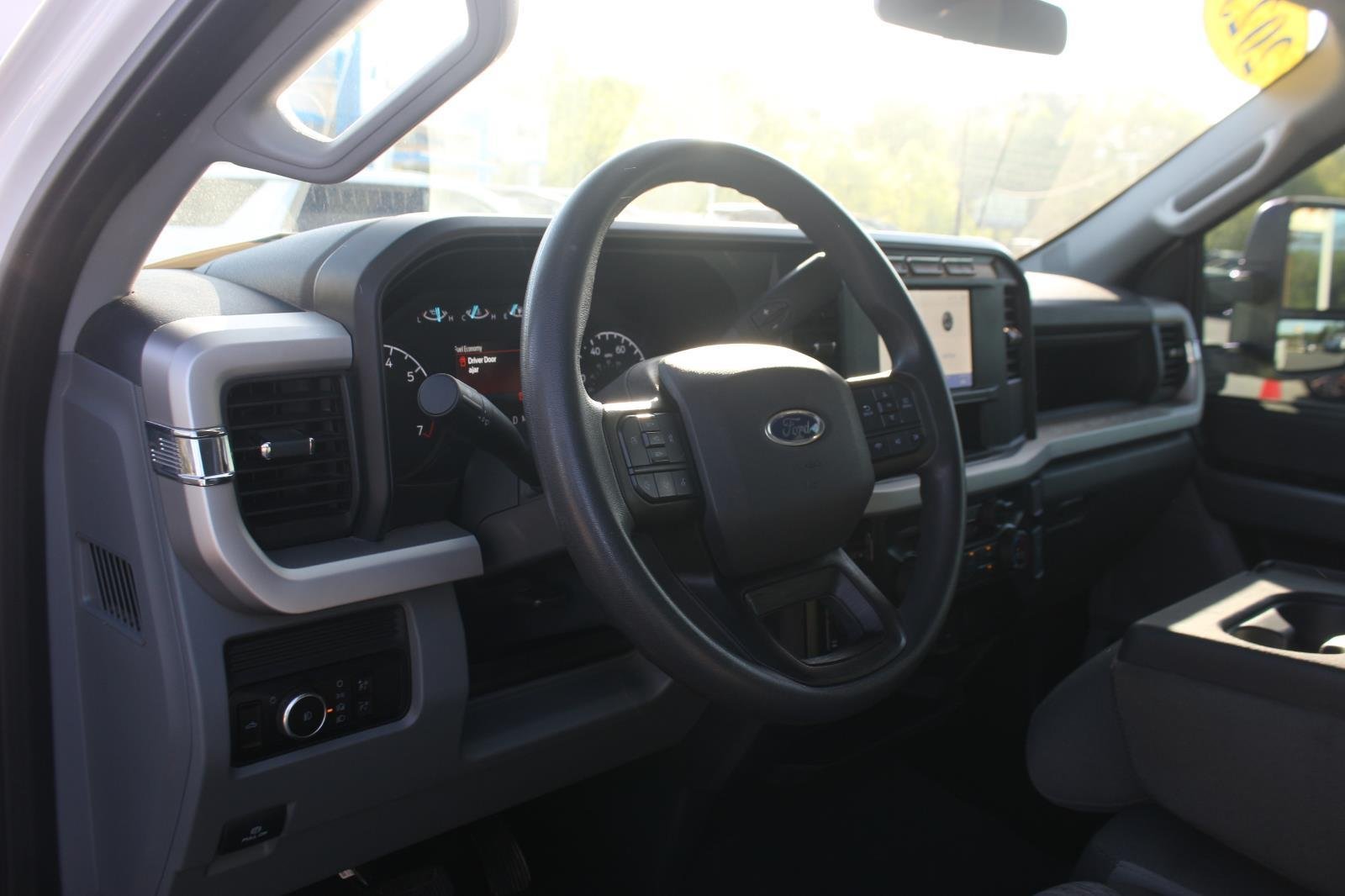 Used 2023 Oxford White Ford XL image 19