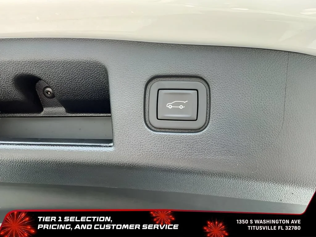 Used 2024 Summit White Chevrolet LT image 24