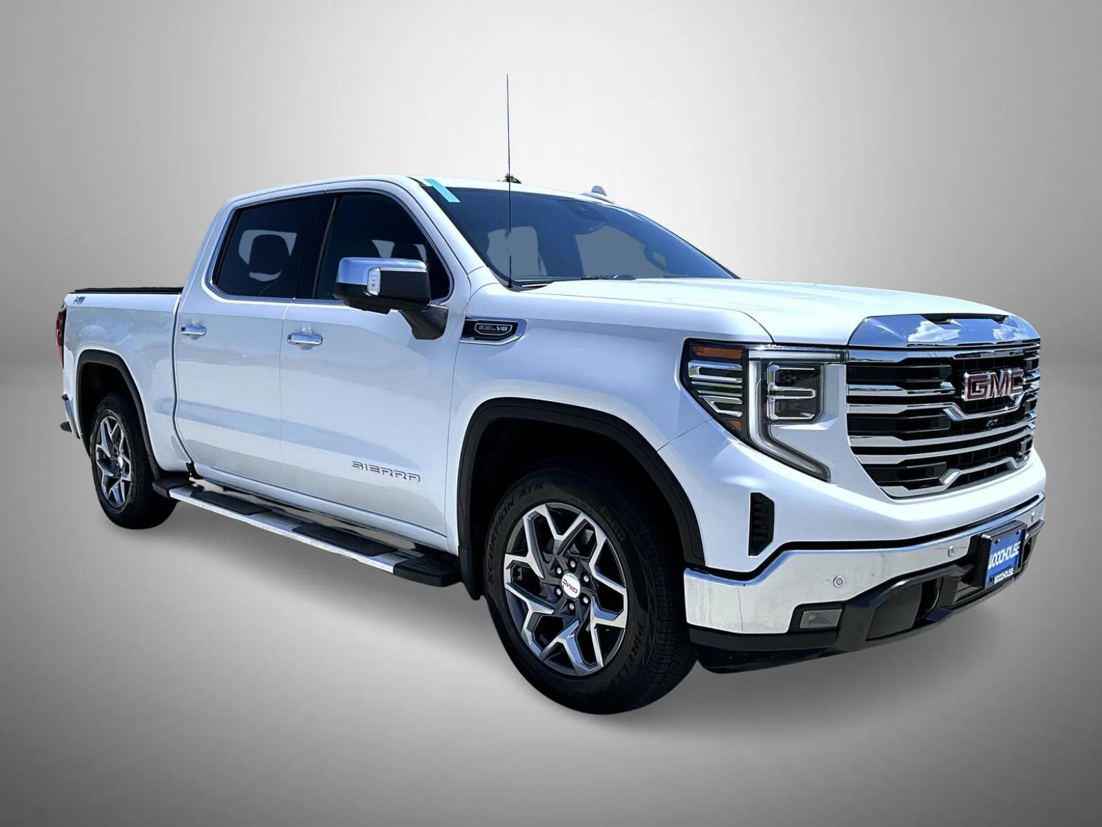 Used 2022 White GMC SLT image 3