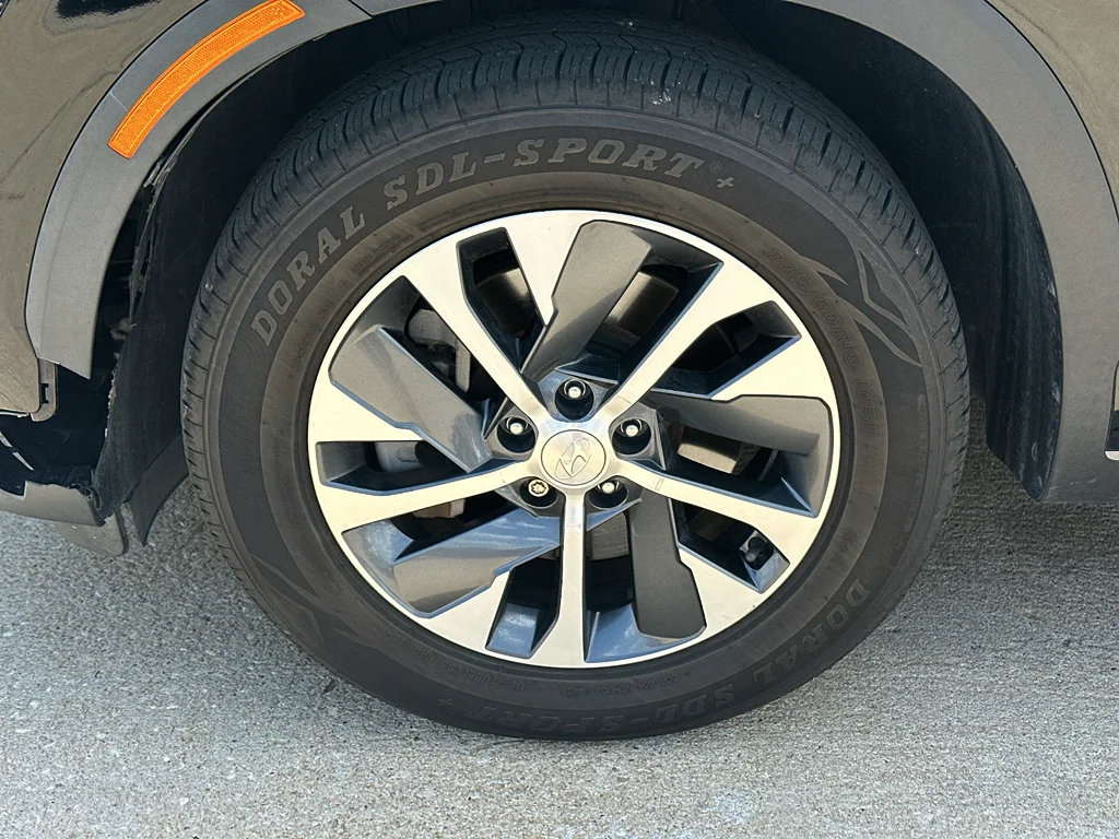 Used 2022  Hyundai SEL image 3