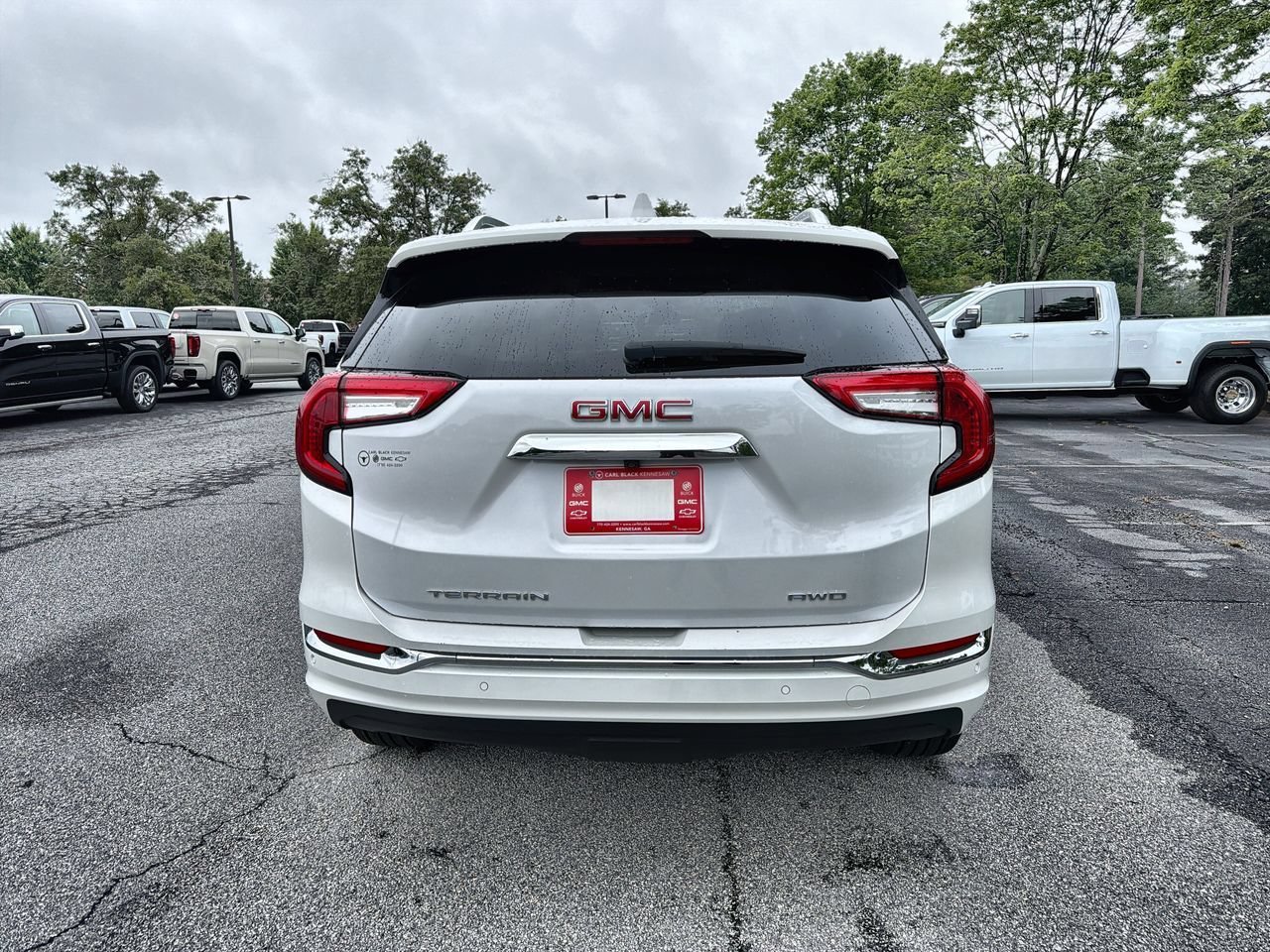Used 2023 White Frost Tricoat GMC Denali image 7