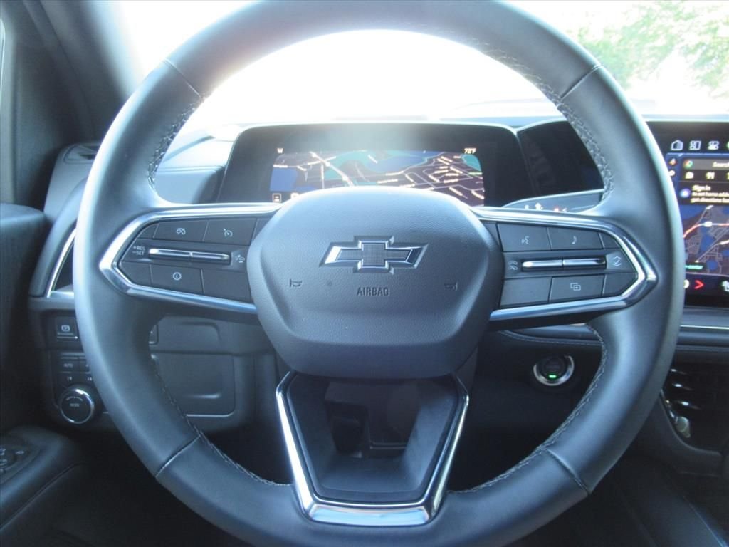 Used 2025 Gray Chevrolet Z71 image 21