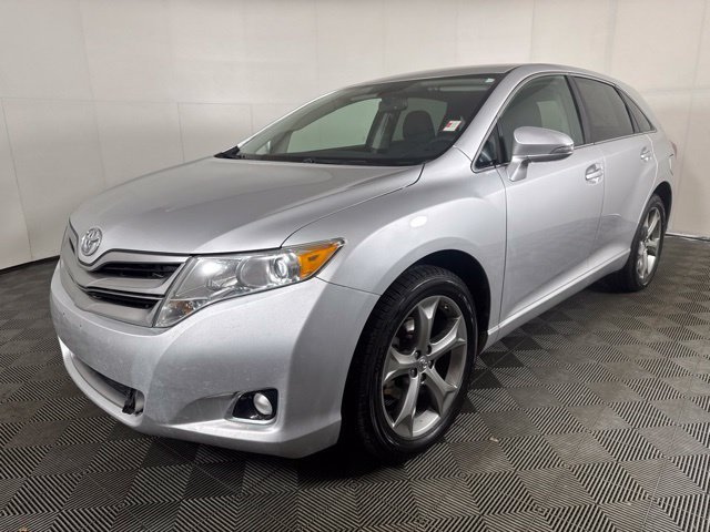 Used 2014 Silver Toyota LE image 8