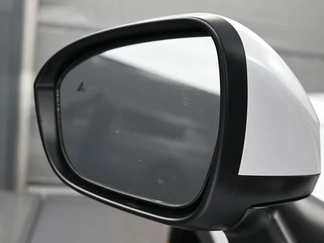 New 2025 White Mitsubishi SEL S-AWC image 9