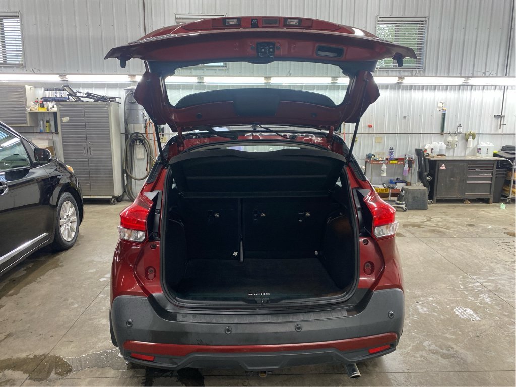 Used 2020 Red Nissan SR image 6