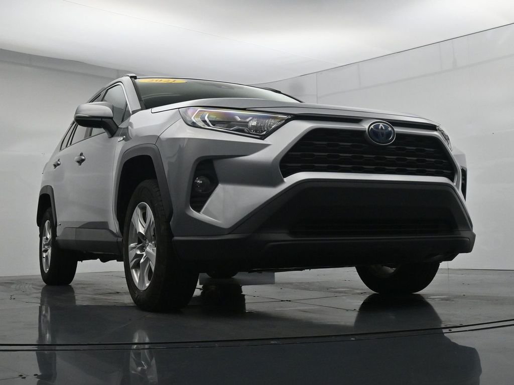 Used 2021 Silver Toyota XLE image 29