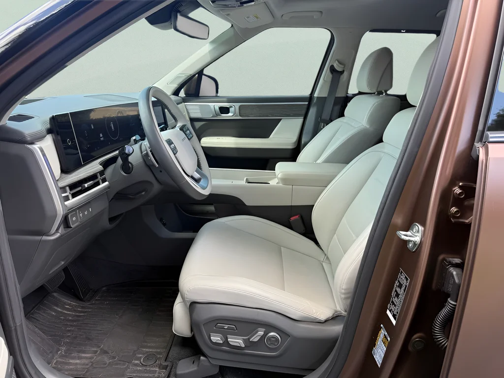 Used 2024 Earthy Brass Matte Hyundai Calligraphy image 9