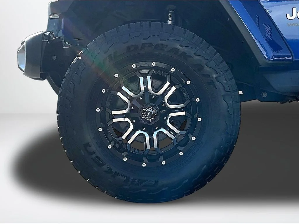 Used 2018 Blue Jeep Unlimited Sahara image 10