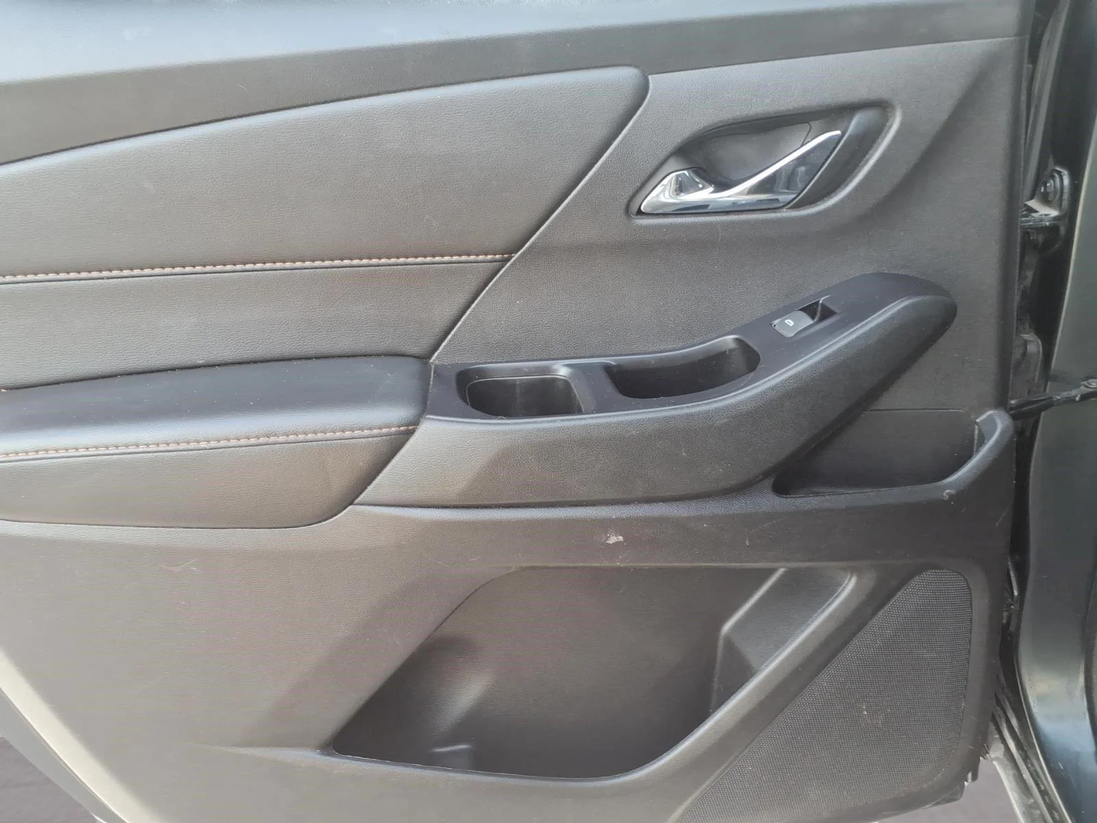 Used 2020 GRAPHITE METALLIC Chevrolet LT Cloth image 11