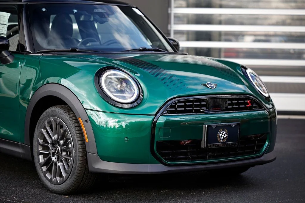 New 2026 British Racing Green Met MINI Signature Plus image 2