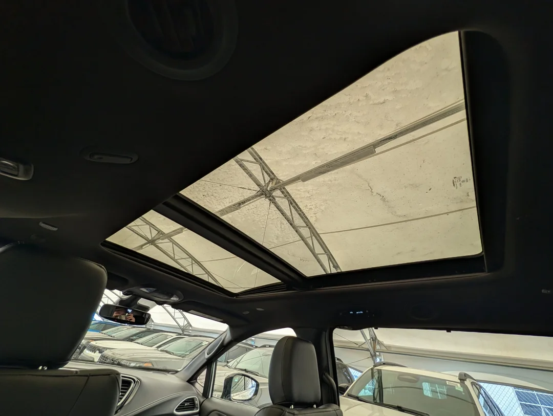 New 2027 White Chrysler Select - - AWD - 3.6L Pentastar V6 - Adaptive Cruise Control - Blind Spot Monitor & More! image 27