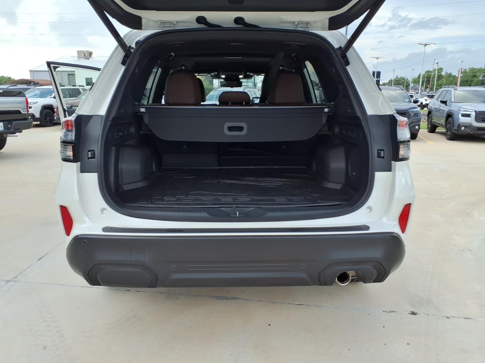 Used 2025 WHITE Subaru Touring image 19