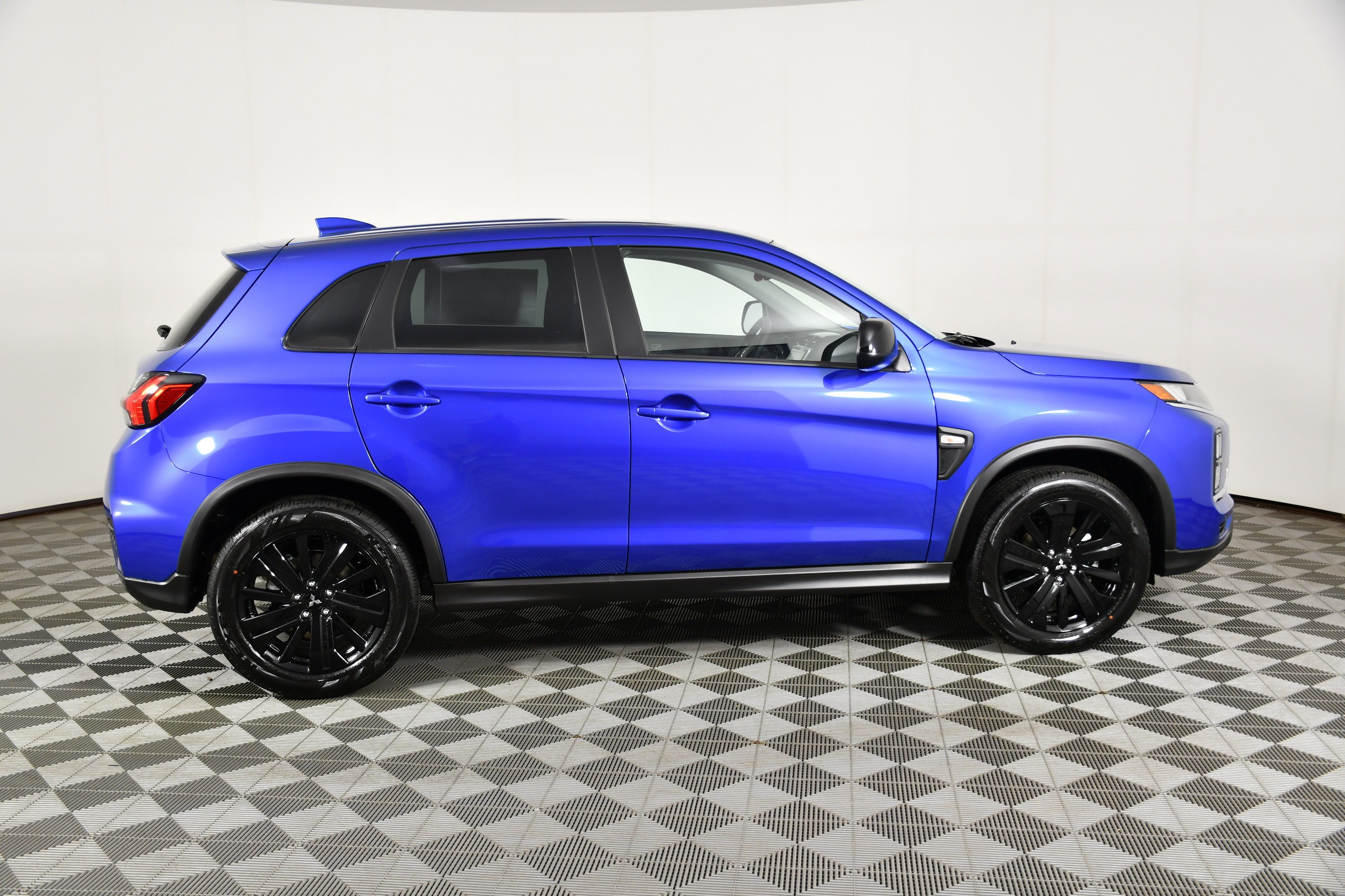 New 2027 Octane Blue Metallic Mitsubishi 2.0 LE AWC image 5