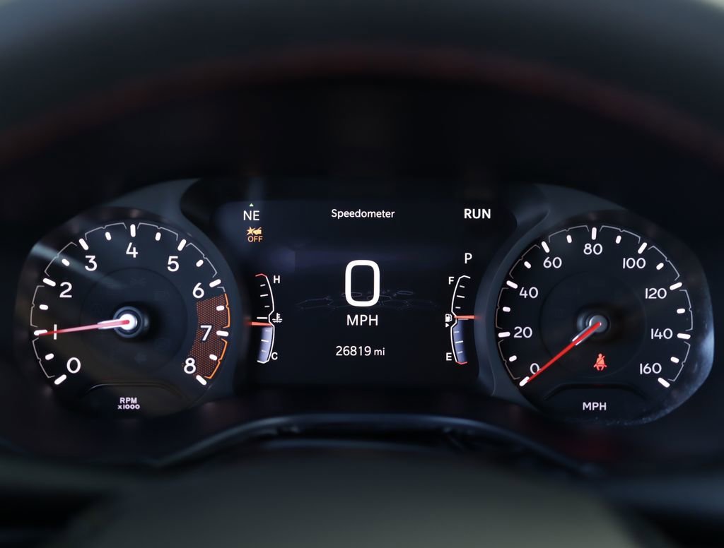 Used 2025 Silver Jeep Trailhawk 4x4 image 11