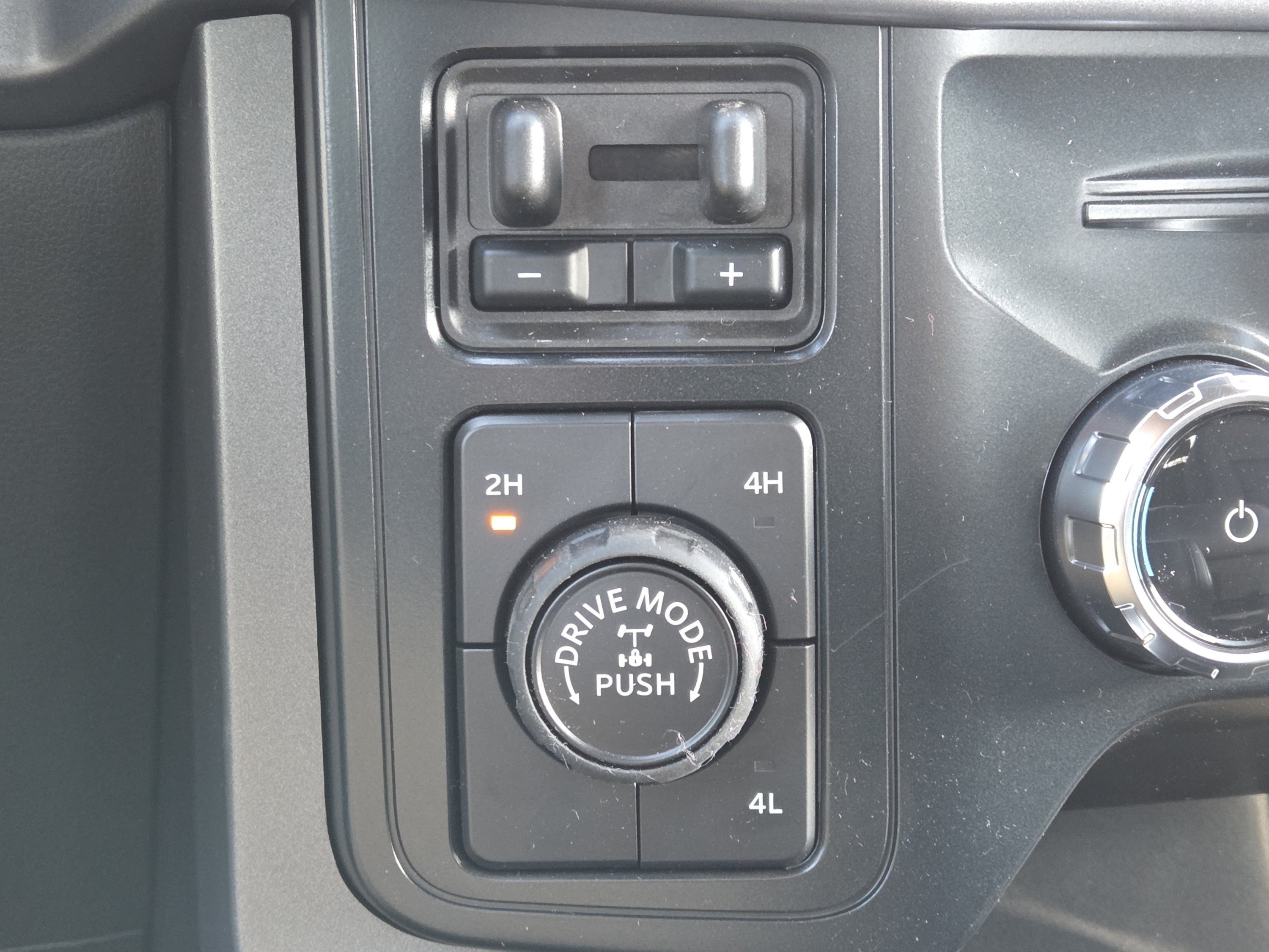 New 2026 Avalanche Ford XLT image 9