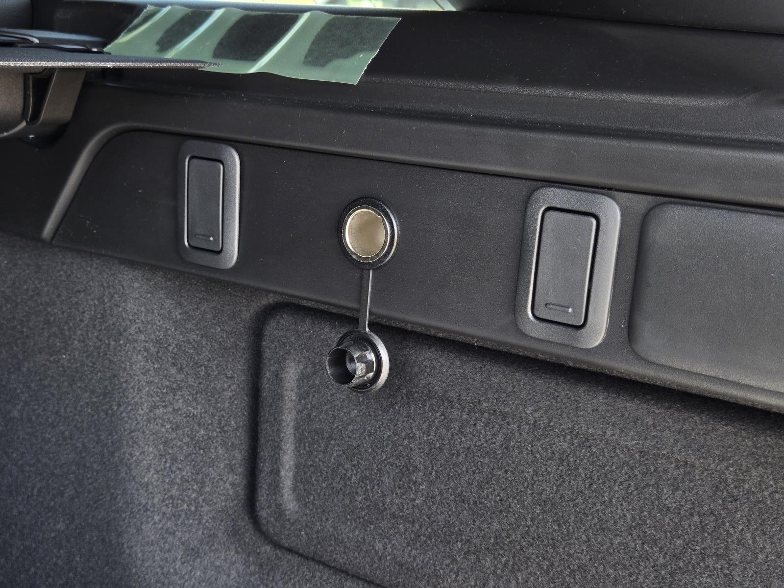 New 2025 Santorini Black Land Rover Dynamic SE image 13