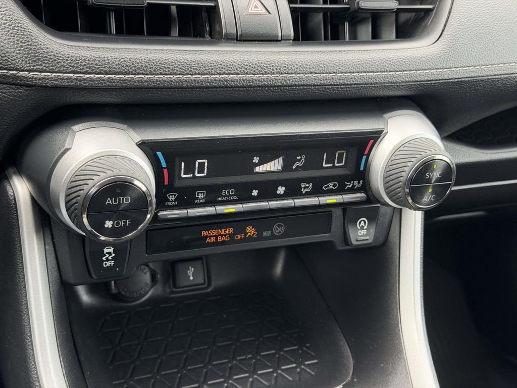 Used 2021 Silver Toyota XLE image 5