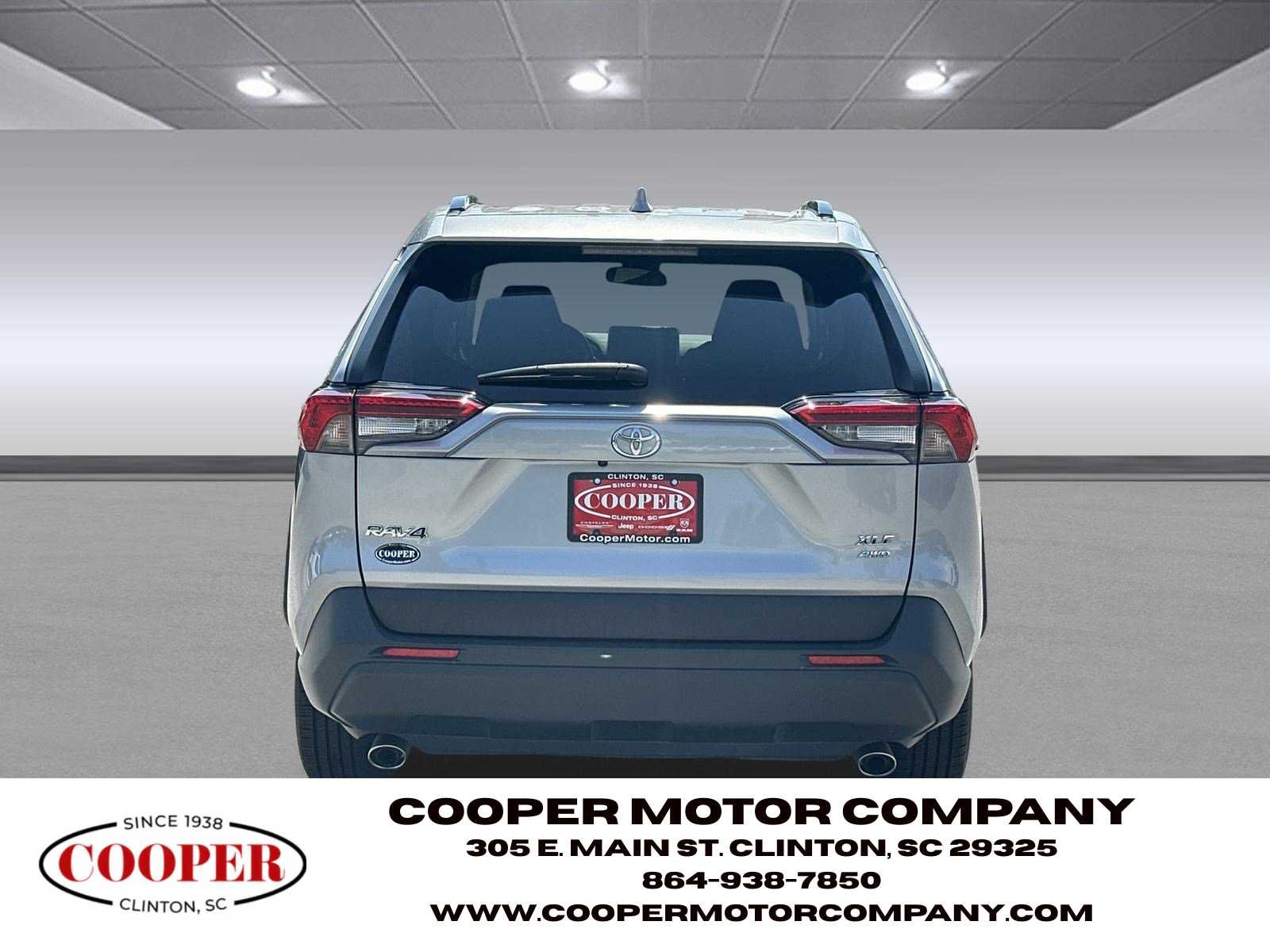 Used 2025 Silver Sky Metallic Toyota XLE image 4