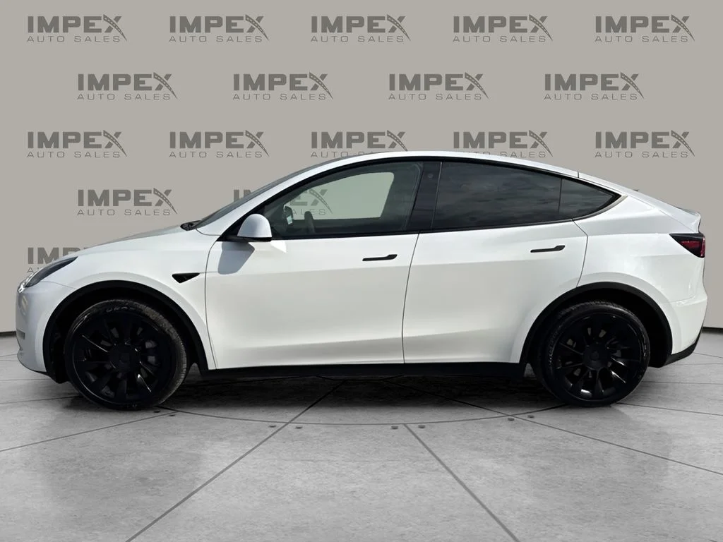 Used 2023 White Tesla Long Range image 2