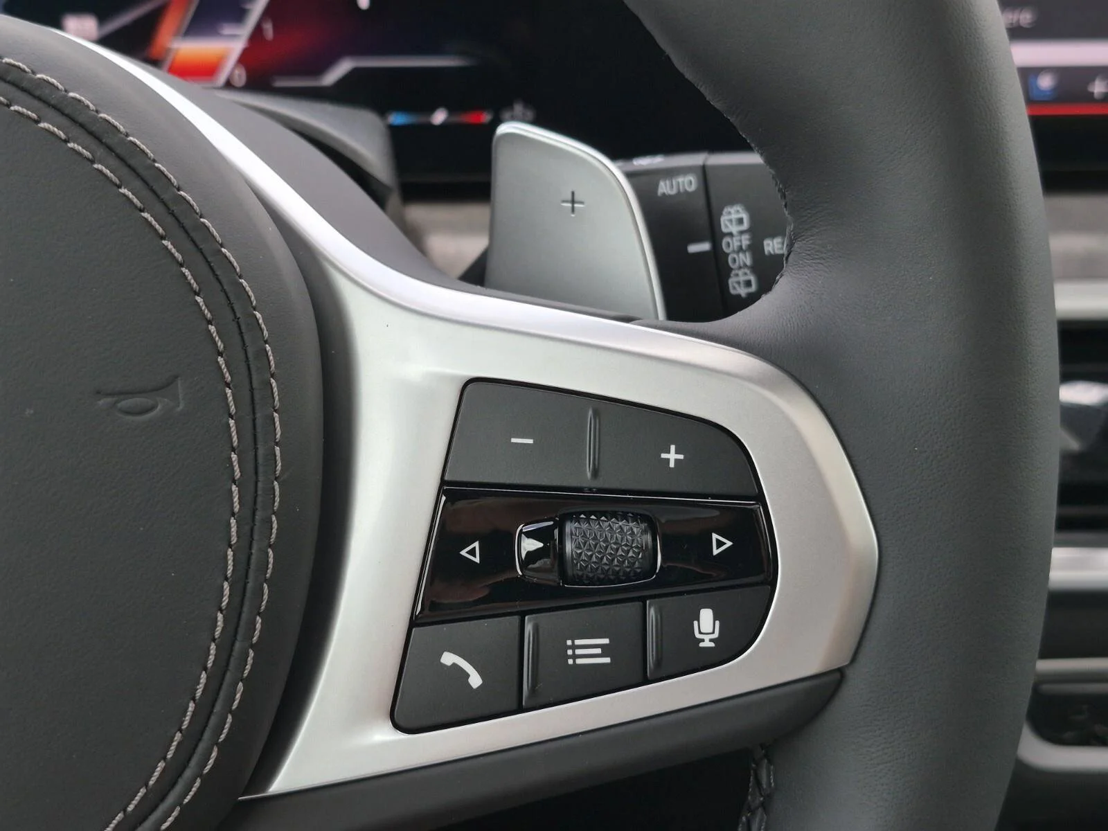 New 2026 Mineral White Metallic BMW xDrive40i image 23