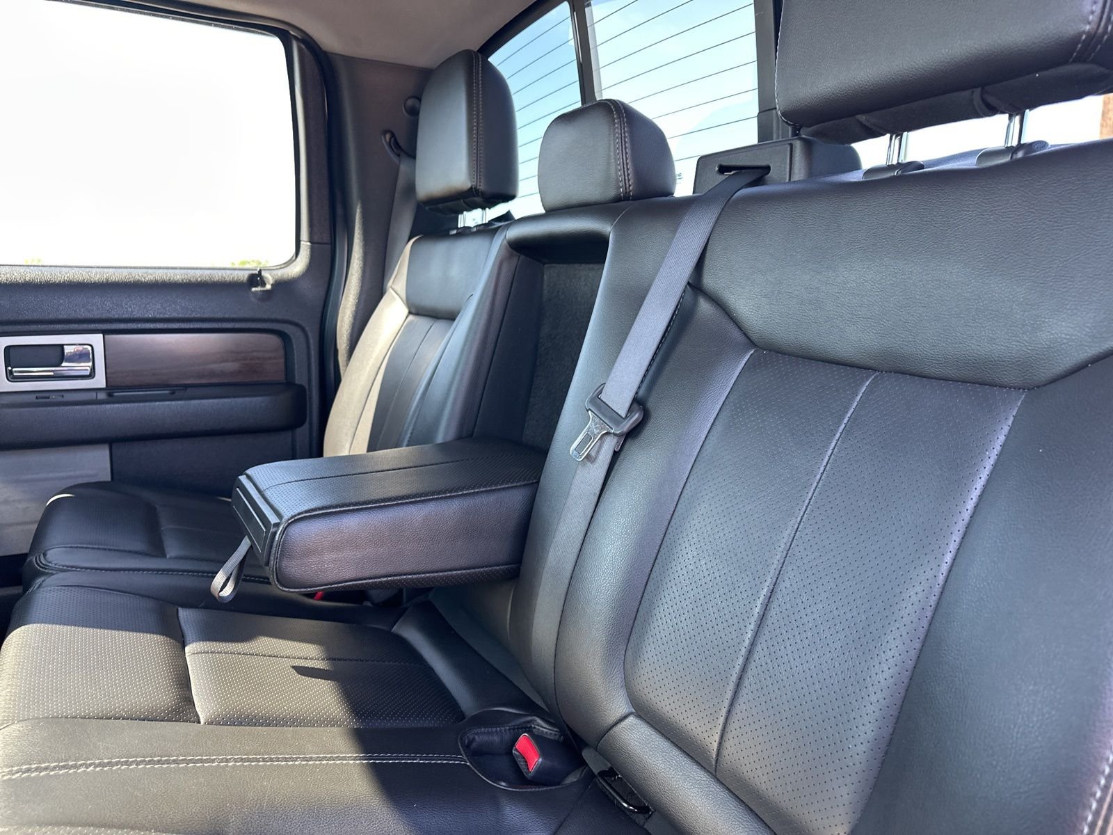 Used 2014 White Ford Lariat image 24
