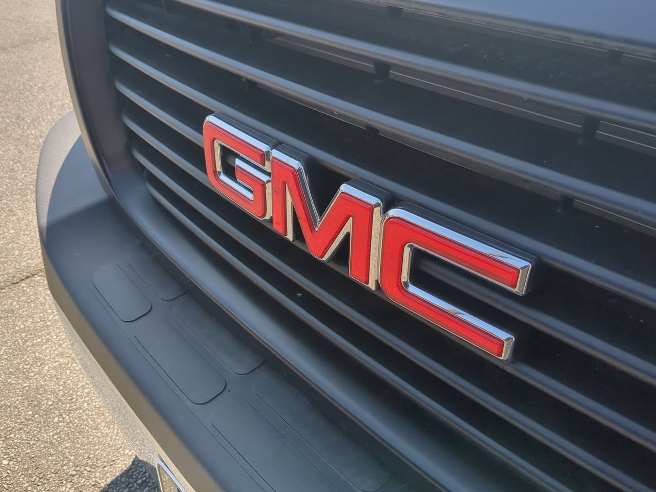 New 2025 Summit White GMC 1WT image 27