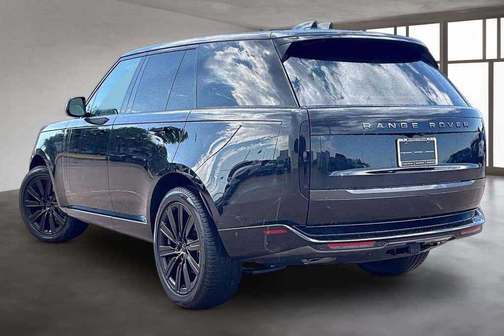 New 2026 Santorini Black Metallic Land Rover SE image 3
