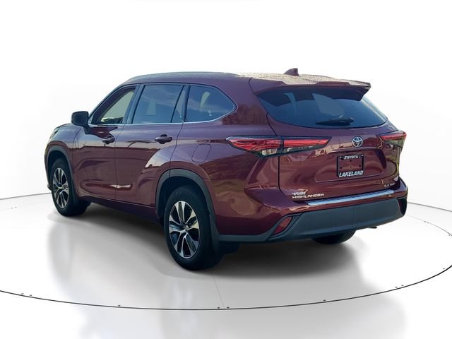 Used 2020 Red Toyota XLE image 3