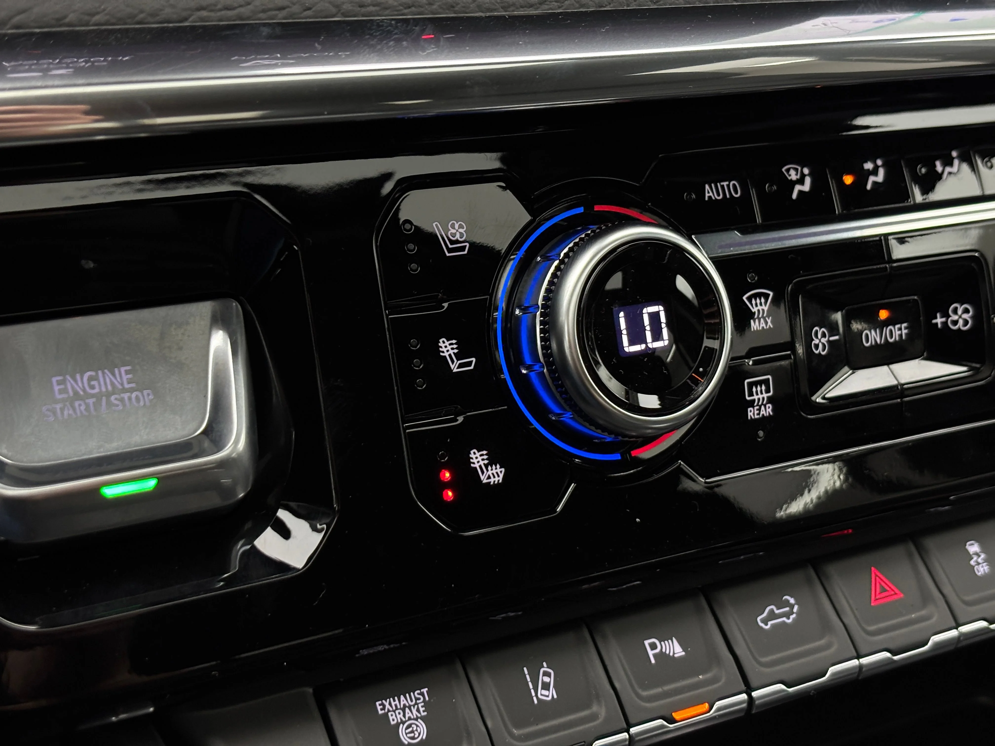 2026 GMC Sierra 3500HD Denali - Photo 6