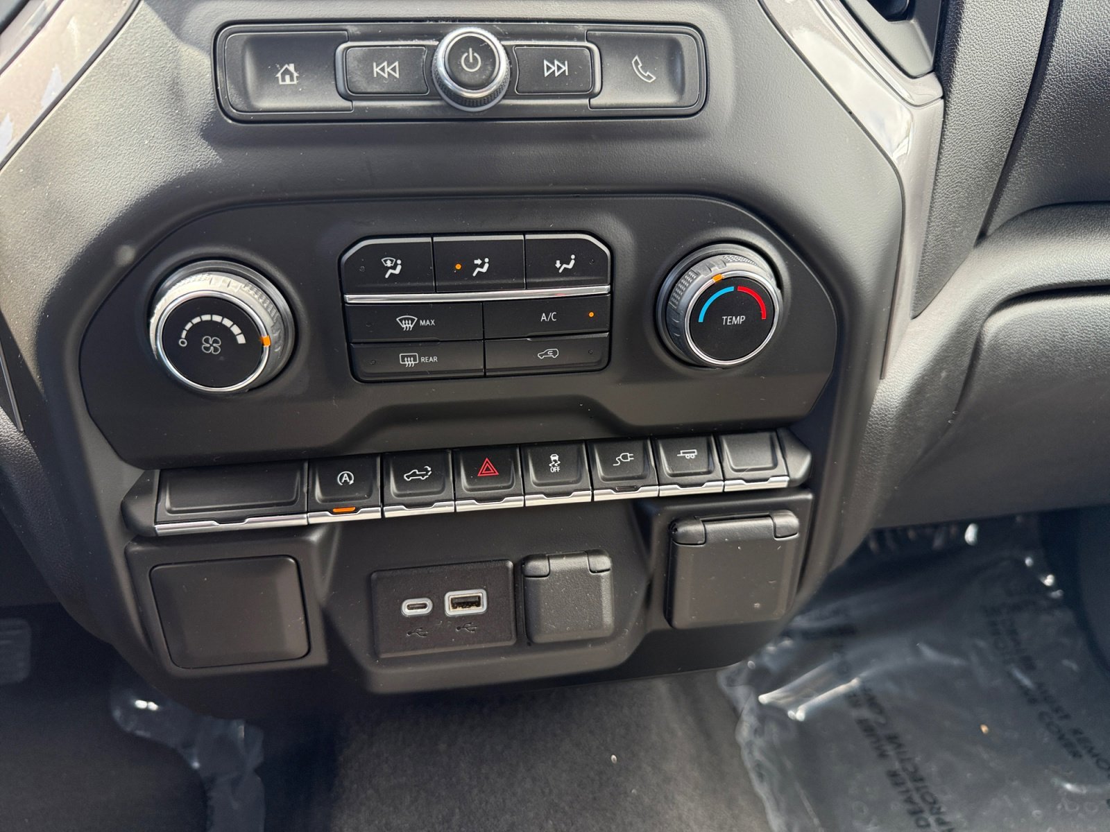Used 2021 Silver Ice Metallic Chevrolet Custom image 13