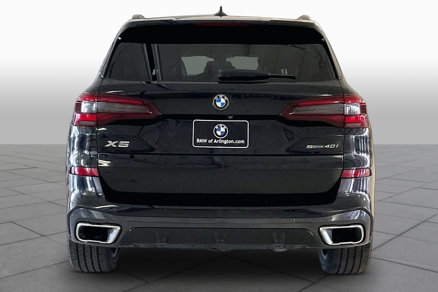 Used 2022 Black Sapphire Metallic BMW sDrive40i image 4