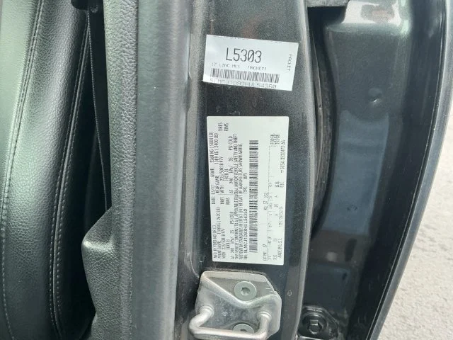 Used 2017 Magnetic Gray Metallic Lincoln Premiere image 25
