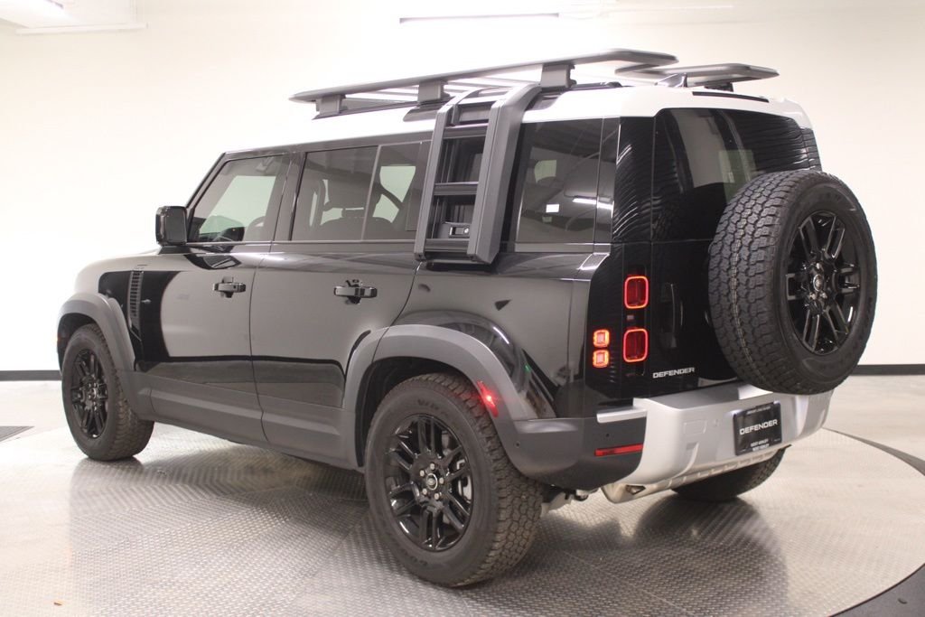 Used 2025 Black Land Rover S image 3