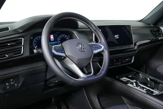 New 2026 Opal White Pearl Volkswagen 2.0T SE w/Technology image 4