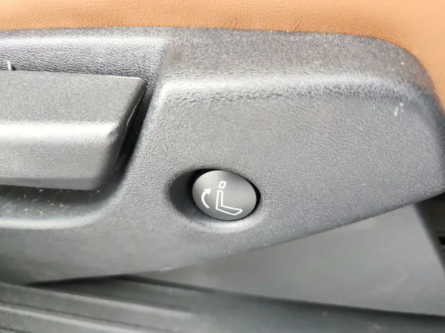 Used 2025 Silver Nissan Platinum image 52