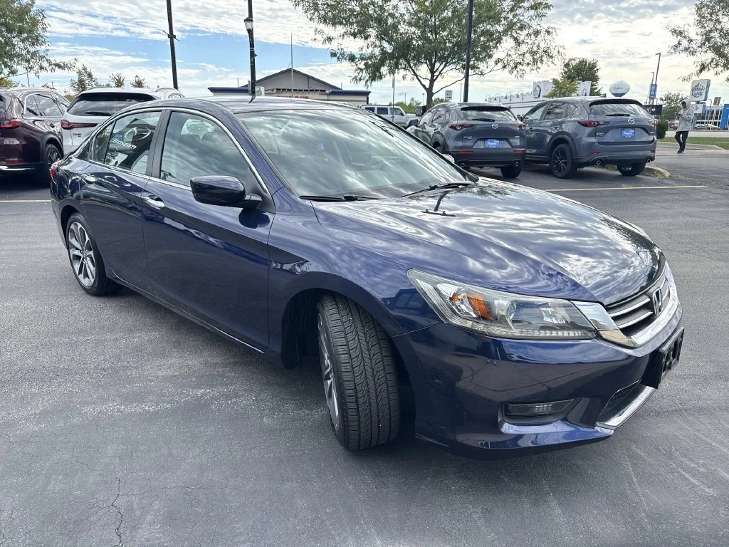 Used 2015 Blue Honda Sport image 5