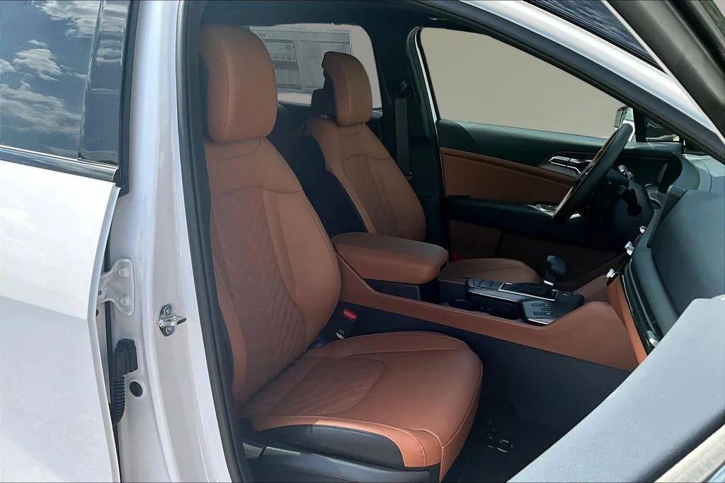 New 2027 Glacial White Pearl / Black Ro Kia X-Line image 11