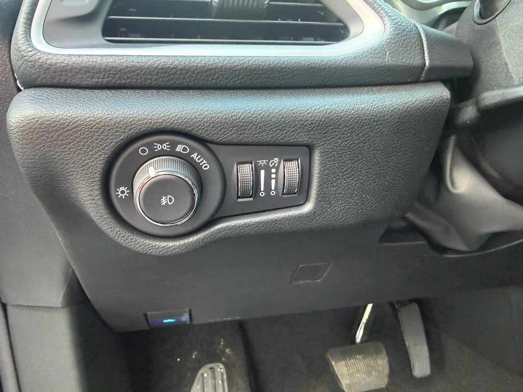 2026 Chrysler Pacifica Select - Photo 70