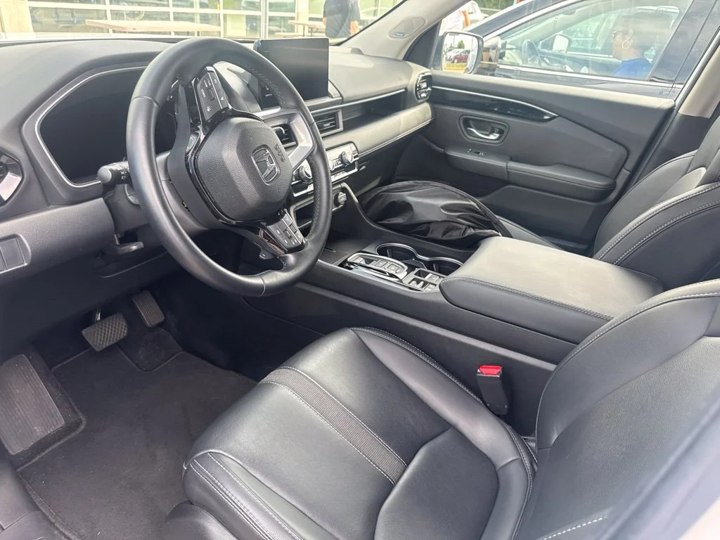 Used 2025 White Honda Touring image 6