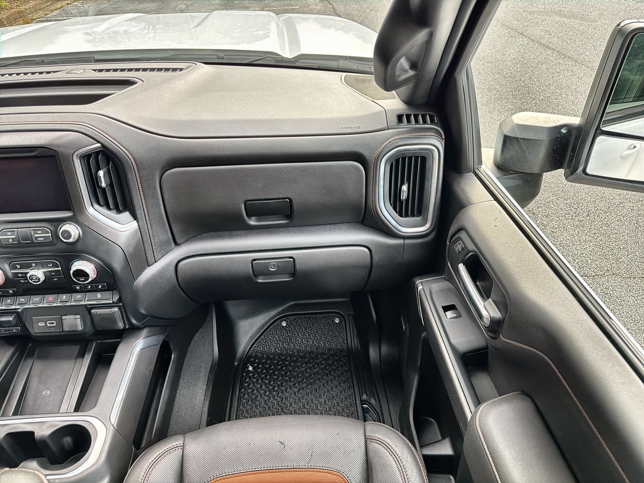 Used 2022 Summit White GMC AT4 image 24