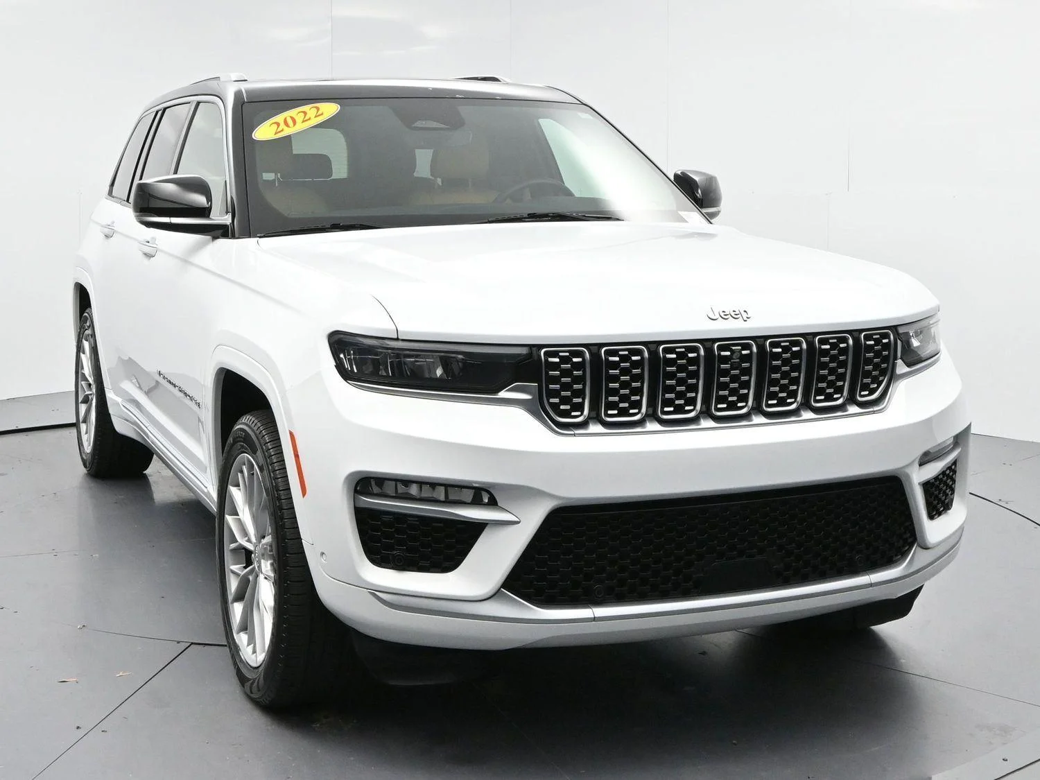 Used 2022 White Jeep Summit image 2