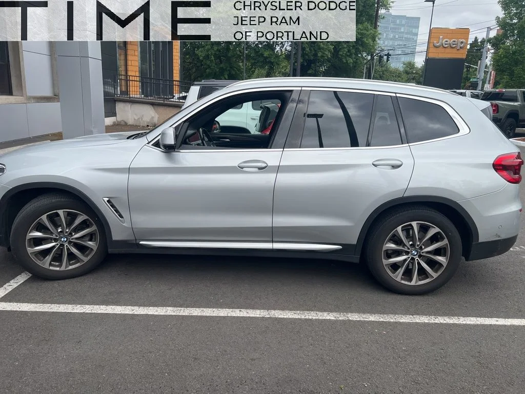 Used 2018 Silver BMW xDrive30i image 1