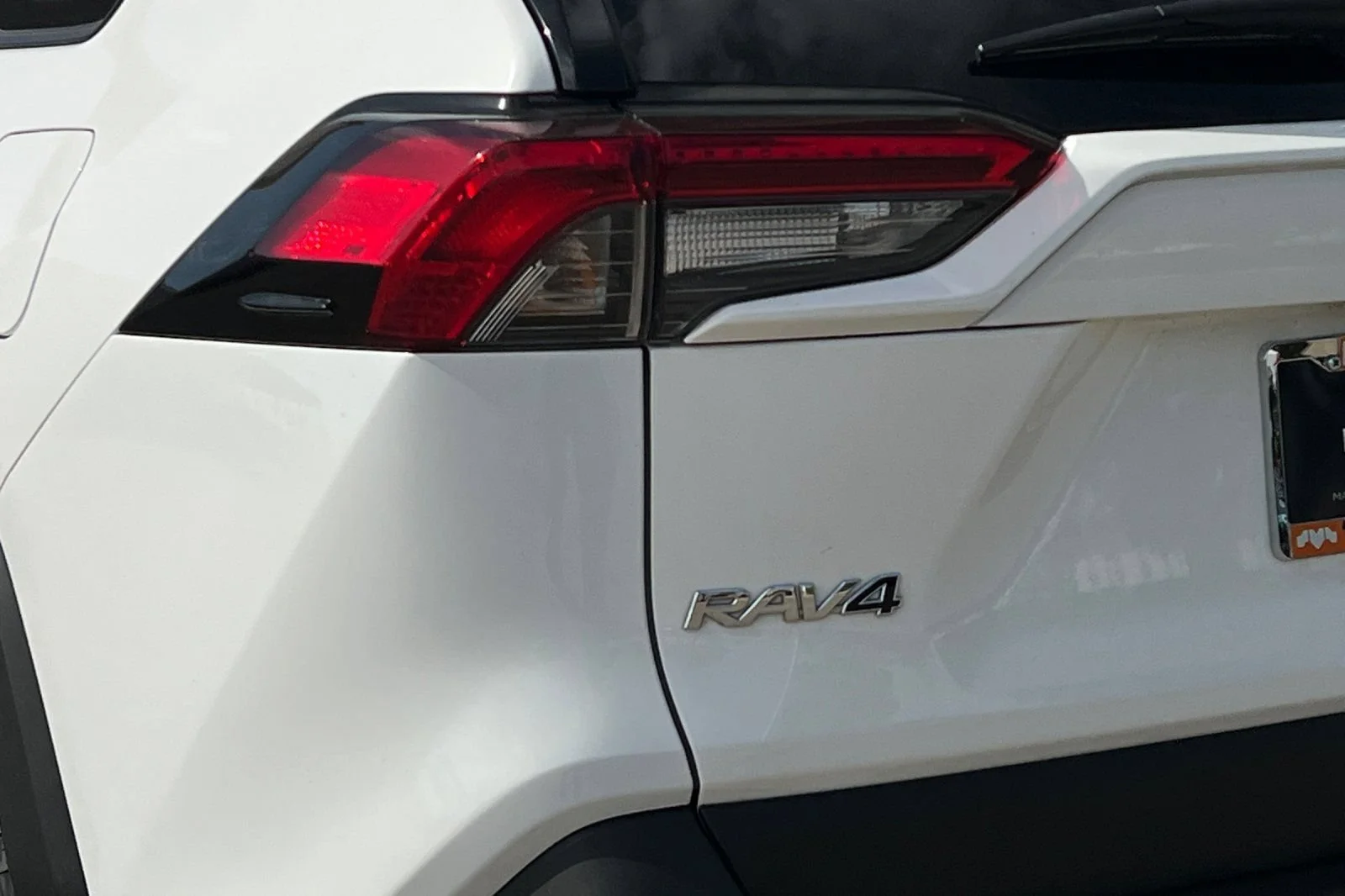 Used 2025 White Toyota Hybrid XLE image 27