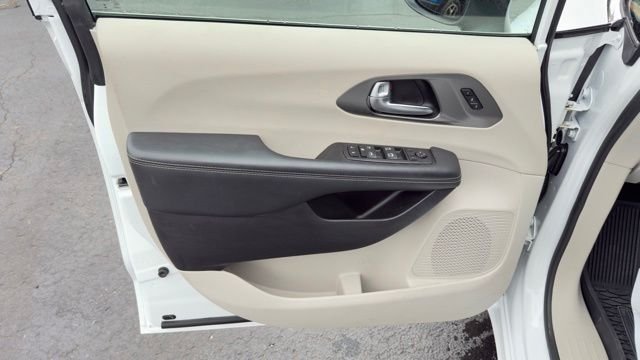 Used 2023 White Chrysler Touring L image 16