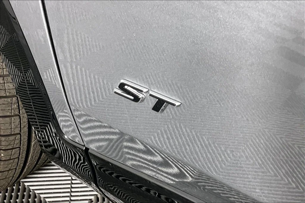 New 2026 Moonstone Gray Metallic Buick Sport Touring image 9