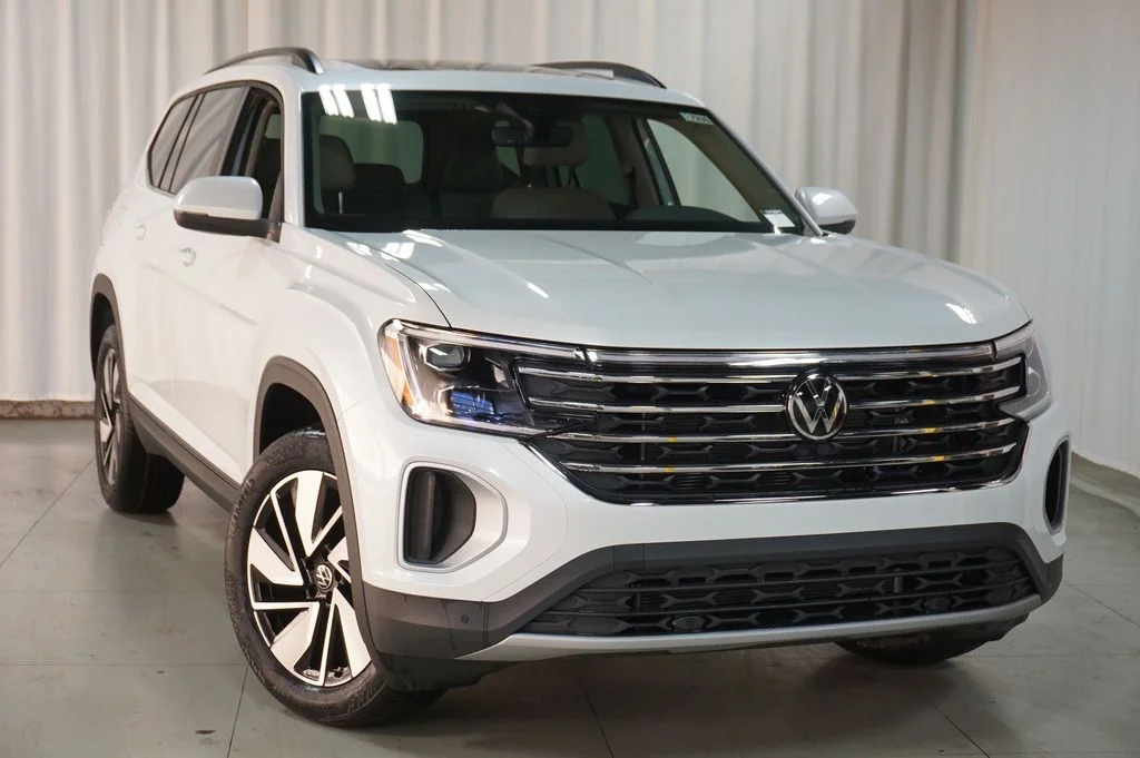 New 2026 Opal White Volkswagen 2.0T SE w/Technology image 4
