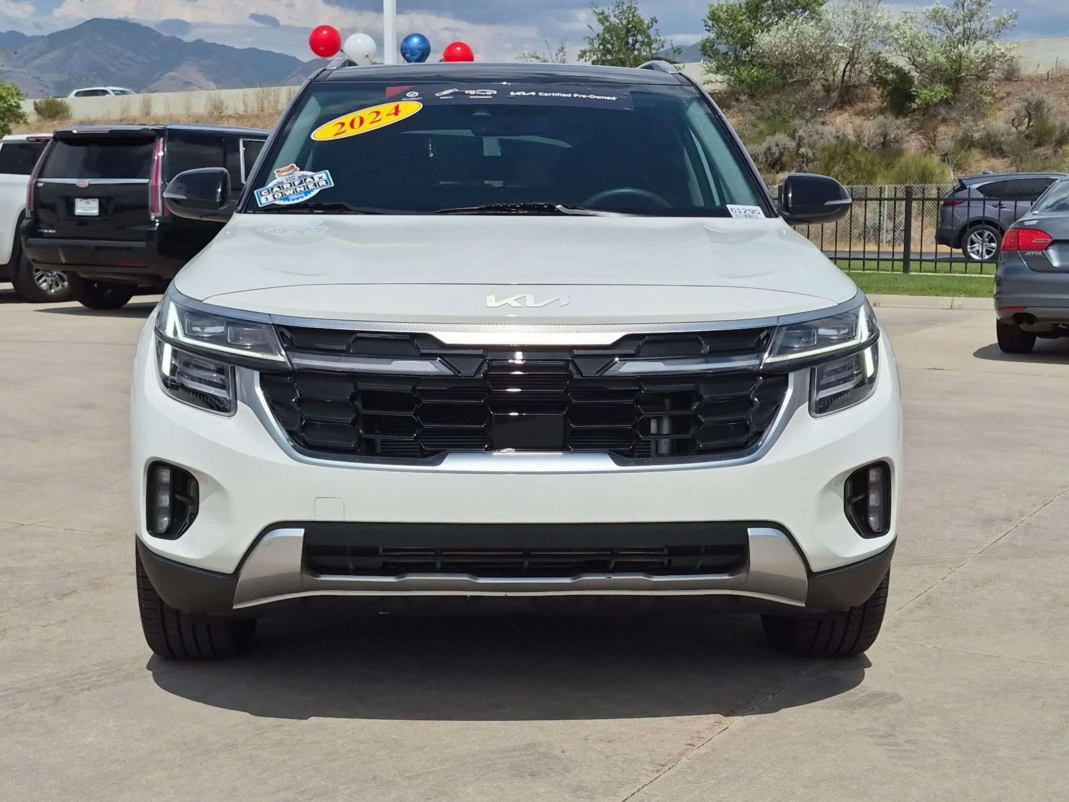 Used 2024 Clear White/Black Roof Kia SX image 8