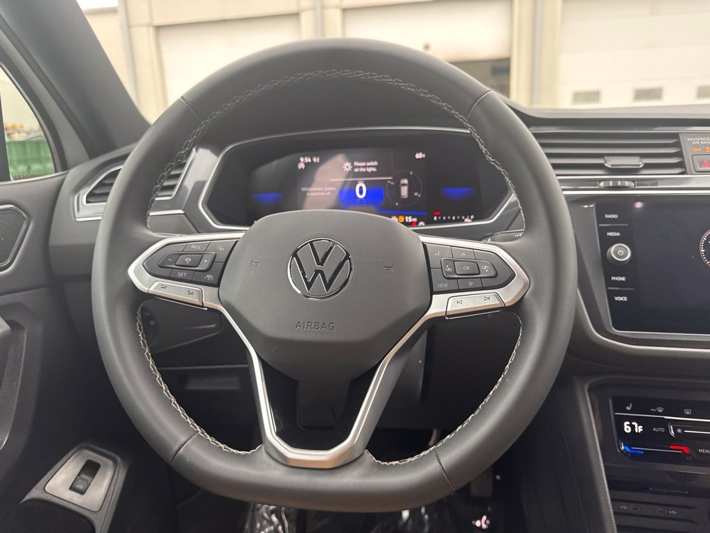 Used 2024 White Volkswagen 2.0T SE image 17